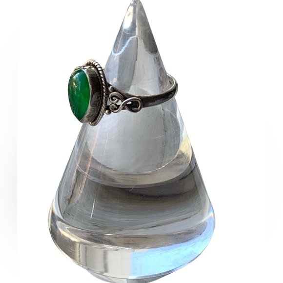 Emerald Green Quartz Gemstone Sterling Silver Woman’s Ring Jewelry Birthstone - Picture 3 of 9